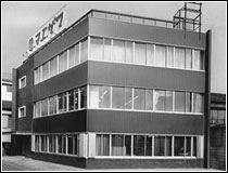 1967年に新築された本社ビル